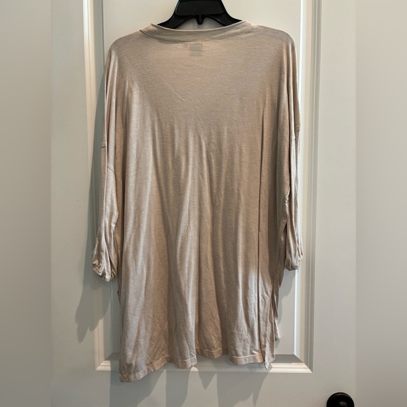 Women's 3/4 Sleeve V-Neck Top - Picture 2 of 2